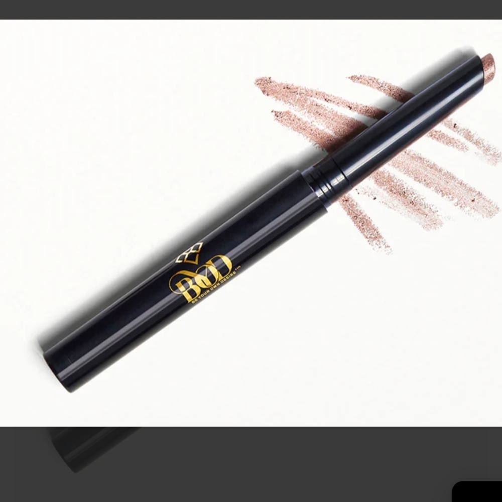 Eyeshadow wand bronze me out color